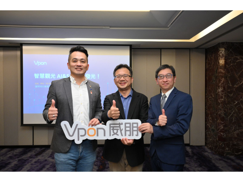 左起為Vpon創辦人暨執行長吳詣泓、國發會產業發展處處長詹方冠、亞洲矽谷計畫執行中心行政長李博榮